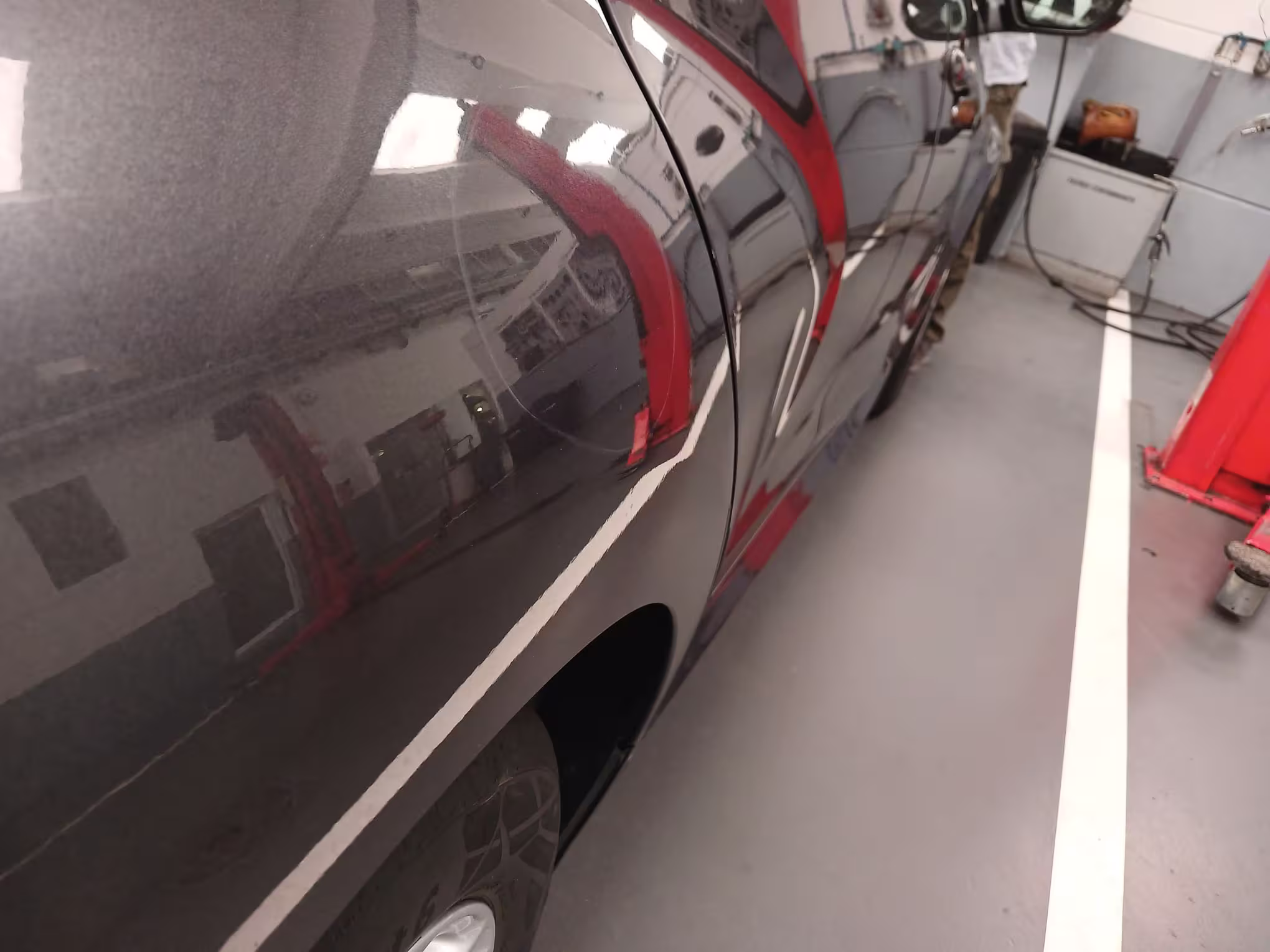 Detalle lateral del panel reparado